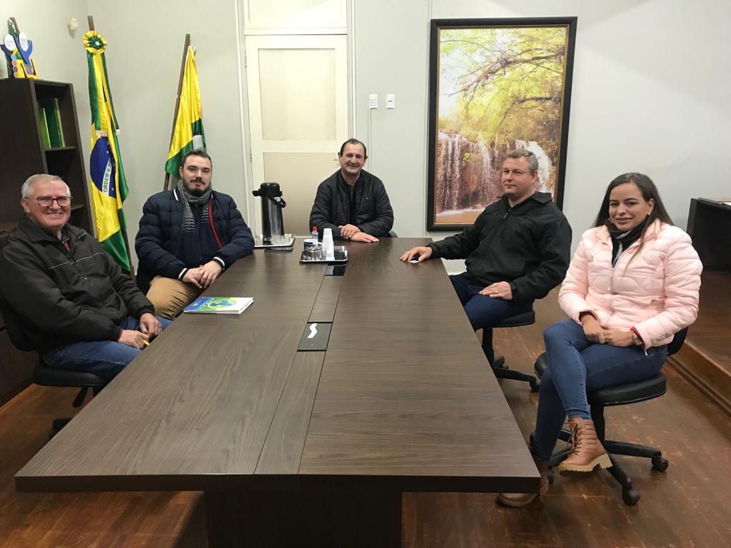 Governo Municipal estuda parceria com conceituada instituição educacional